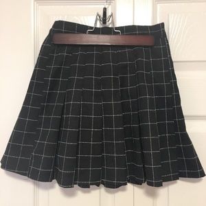 Mini black pleated knit tennis skirt size small